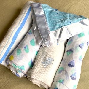 Aden and Anais Muslin Swaddle 4, with 1 Aden and Anais security blanket